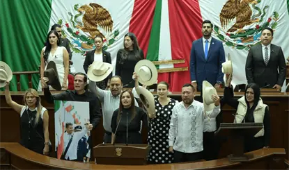 Viuda de Carlos Manzo toma protesta como alcaldesa sustituta de Uruapan