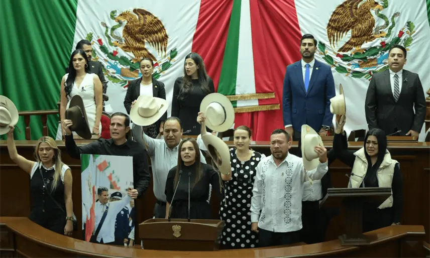 Viuda de Carlos Manzo toma protesta como alcaldesa sustituta de Uruapan