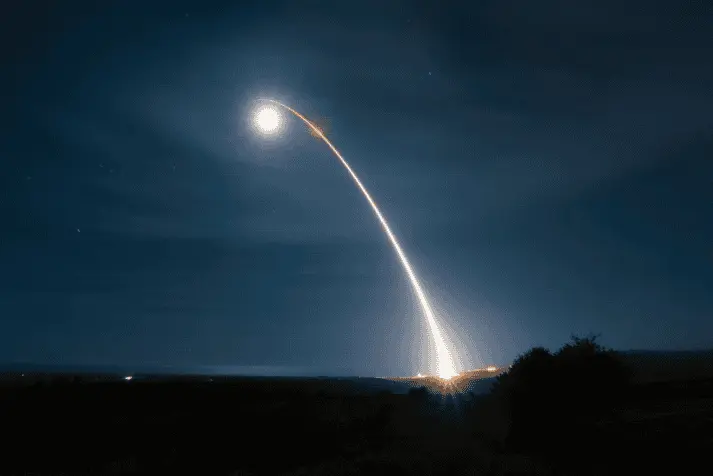 Realiza EE. UU. pruebas de misil balístico nuclear desarmado de alcance intercontinental