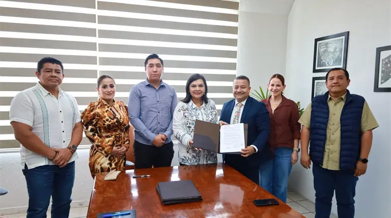 Firma Centro convenio con FamilySearch para preservar documentos históricos de los siglos XIX y XX