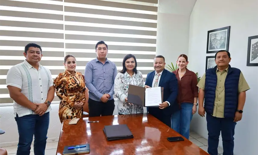 Firma Centro convenio con FamilySearch para preservar documentos históricos de los siglos XIX y XX