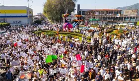 Cerca de 100 mil ciudadanos marchan en Uruapan para exigir justicia por Carlos Manzo