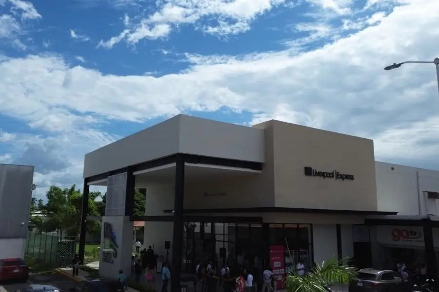 Roban Liverpool Express de Cunduacán... a días de haber sido inaugurado