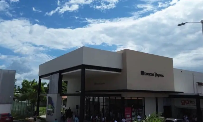 Roban Liverpool Express de Cunduacán... a días de haber sido inaugurado