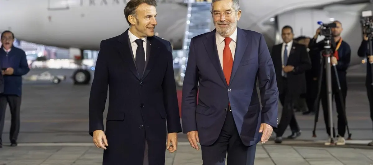 Macron llega a México para su encuentro con Sheinbaum