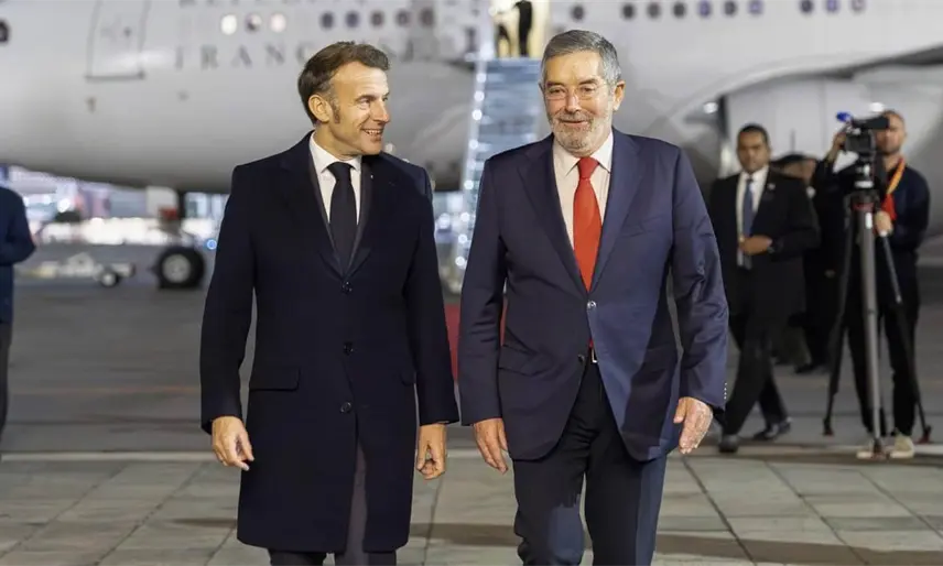 Macron llega a México para su encuentro con Sheinbaum