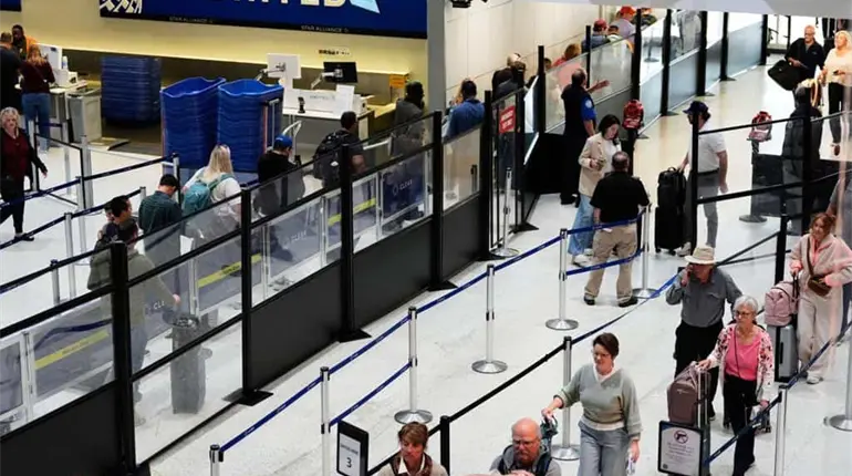 Cancelan más de 800 vuelos en EE. UU. por falta de controladores aéreos