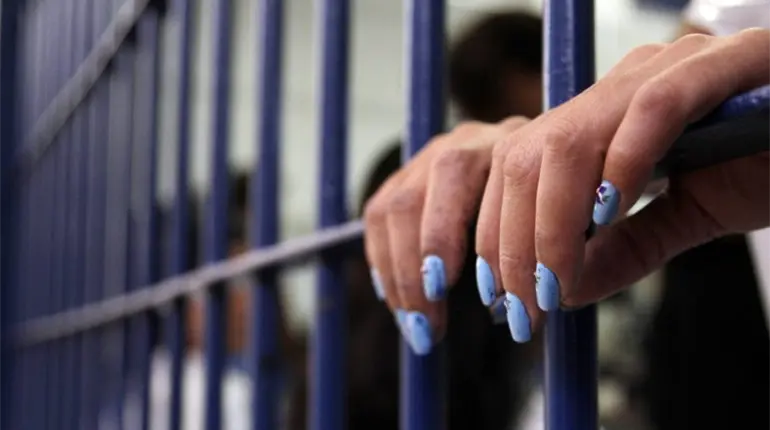 Extraditan a EEUU a mujer que defraudó a norteamericanos con más de 500 millones de pesos