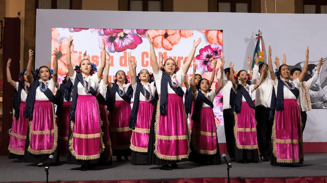 Presentan en la ´Mañanera´ Fiestas de las Culturas Comunitarias; buscan preservar las lenguas originarias