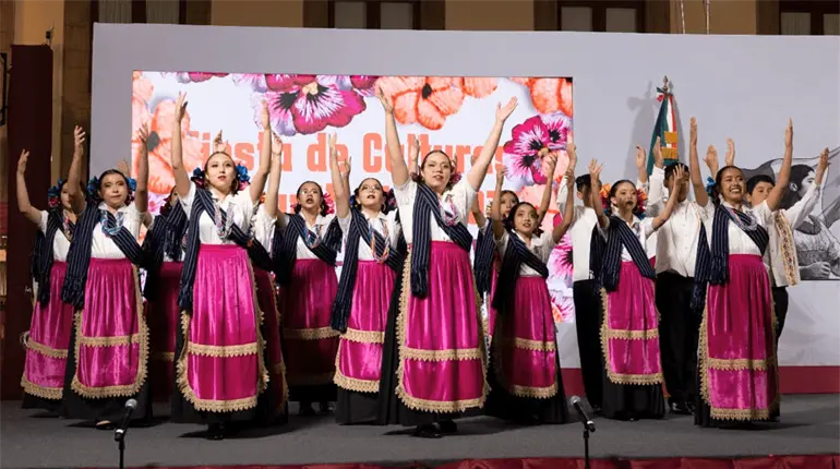 Presentan en la ´Mañanera´ Fiestas de las Culturas Comunitarias; buscan preservar las lenguas originarias