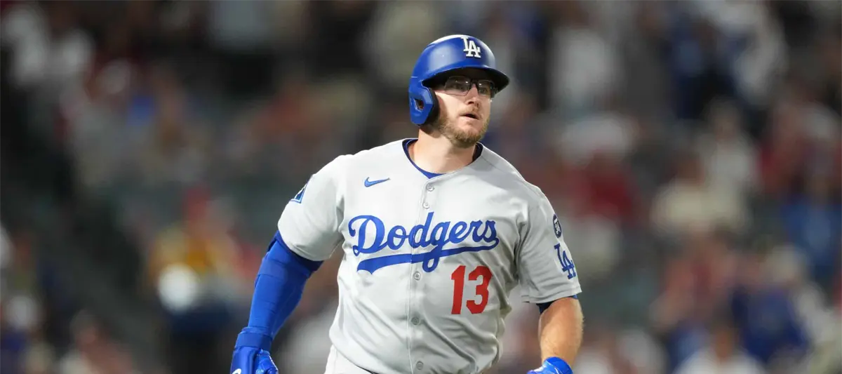 Dodgers asegura regreso de Max Muncy al ejercer la opción del club por 10 millones de dólares