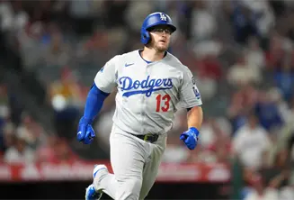 Dodgers asegura regreso de Max Muncy al ejercer la opción del club por 10 millones de dólares