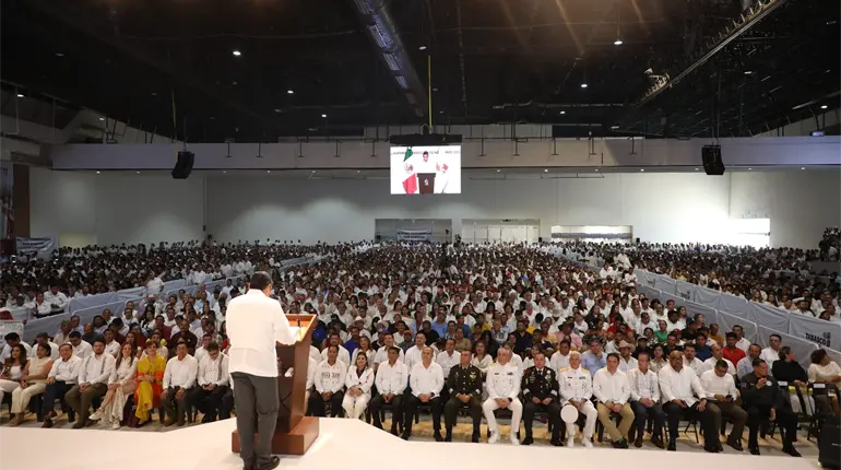 Gobernador de Tabasco anuncia aumento salarial a policías y bomberos en 2026