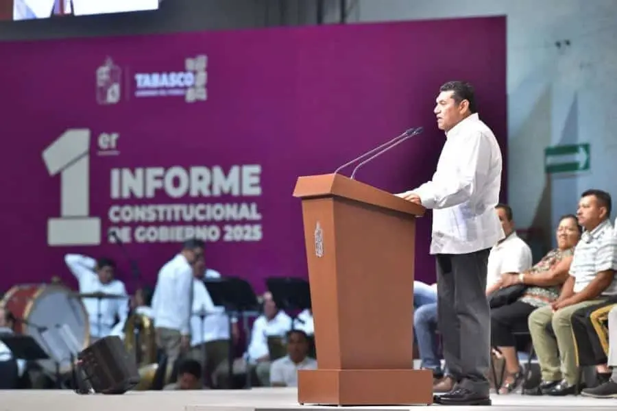 "Aquí estamos y a pesar de algunos aquí seguiremos" afirma May en 1er Informe de Gobierno "Aquí estamos y a pesar de algunos aquí seguiremos" afirma May en 1er Informe de Gobierno