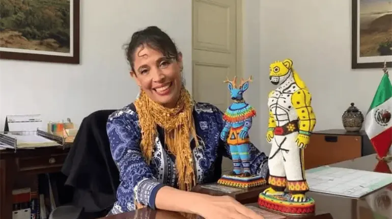 Karla Ornelas encargada de la embajada de México en Perú abandona el país