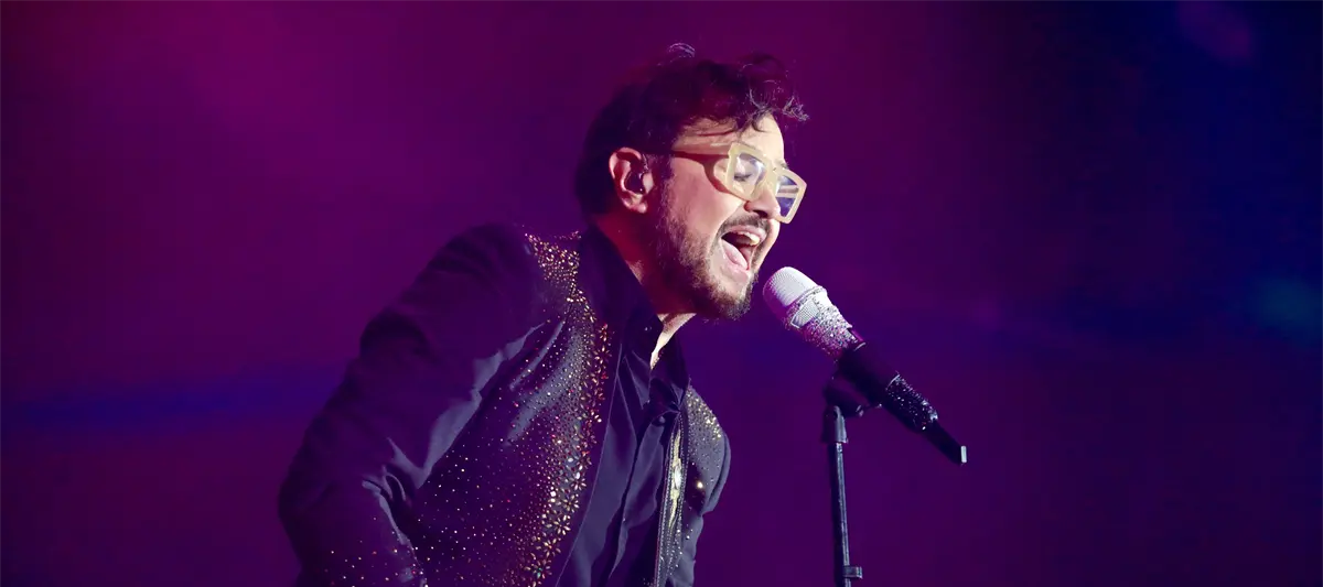 Se interna Aleks Syntek en clínica de rehabilitación tras denuncias de acoso