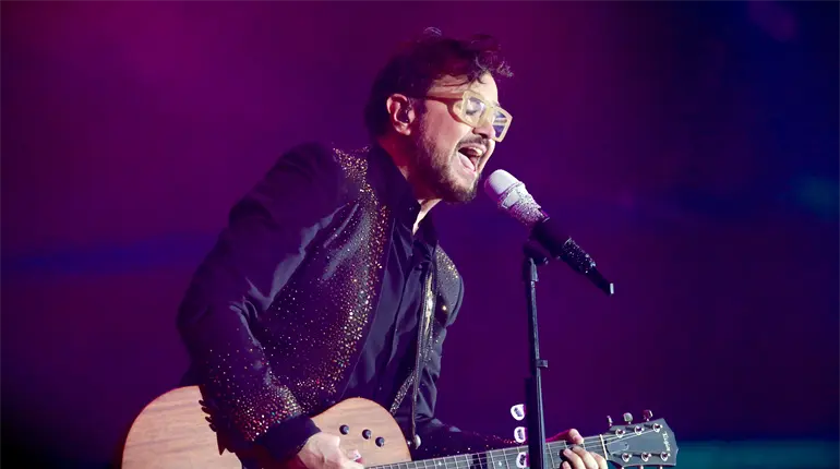 Se interna Aleks Syntek en clínica de rehabilitación tras denuncias de acoso