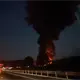 Vuelca pipa y se incendia en la carretera México-Puebla