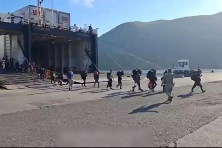 27 menores hallados en embarcación en Sinaloa regresan a Chiapas