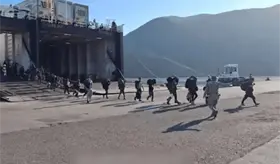 27 menores hallados en embarcación en Sinaloa regresan a Chiapas