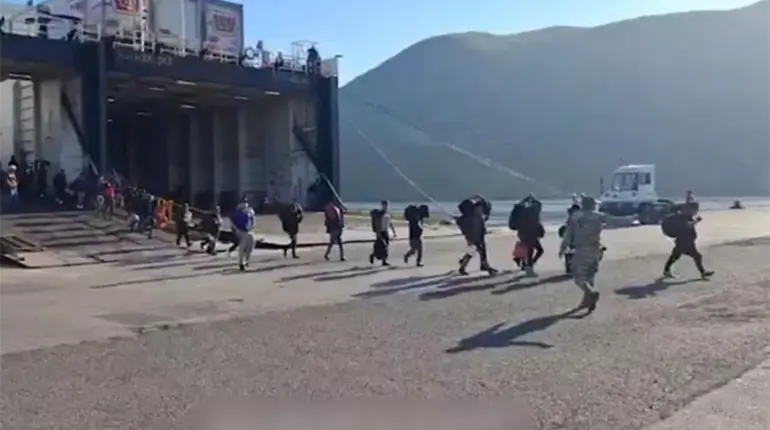 27 menores hallados en embarcación en Sinaloa regresan a Chiapas