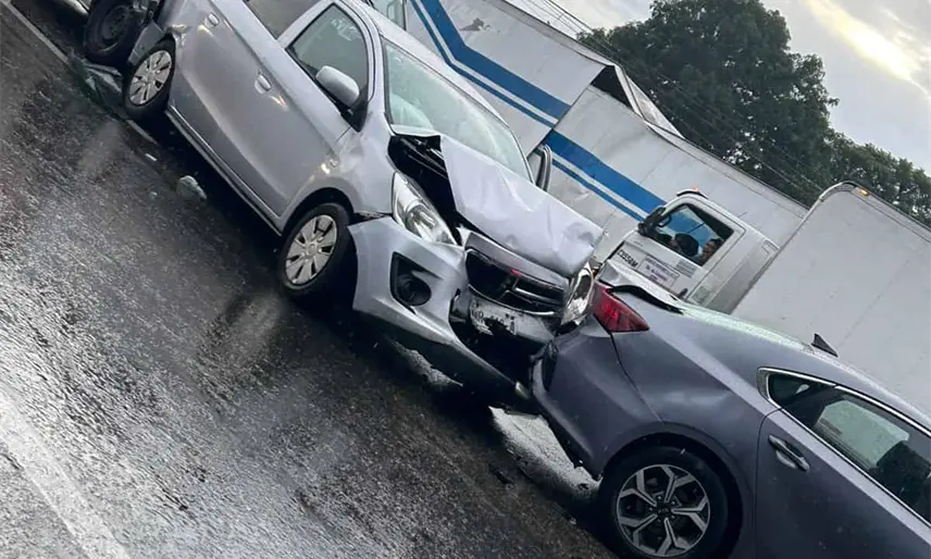 6 accidentes por lluvias este lunes en Centro y Nacajuca dejan 3 heridos y 9 vehículos siniestrados