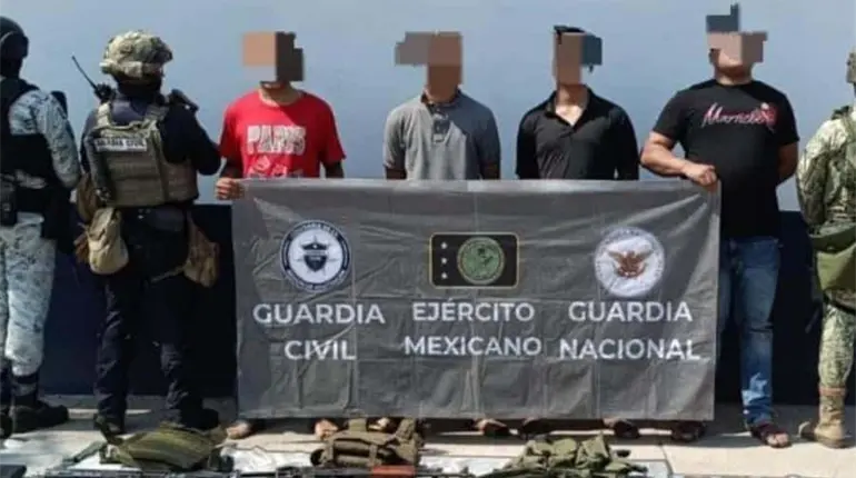 Detienen en Michoacán a dos menores con arsenal