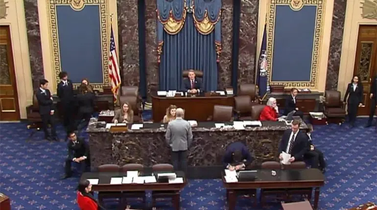 Senado de EE. UU. aprueba proyecto de ley para poner fin al cierre de gobierno