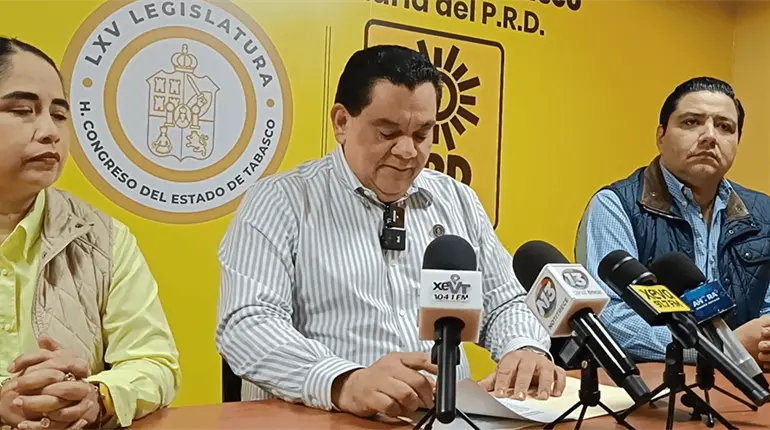 Acusa bancada del PRD simulación en entrega de primer informe de gobierno de May