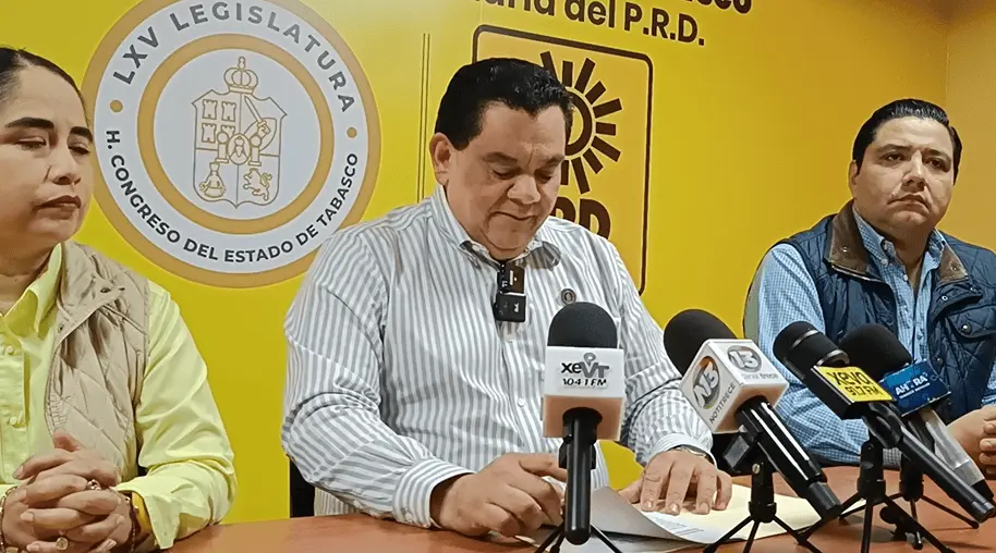 Acusa bancada del PRD simulación en entrega de primer informe de gobierno de May