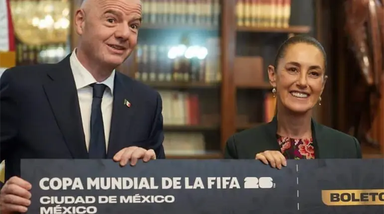 Xóchitl Gálvez arremete contra Sheinbaum por donar su boleto del Mundial 2026