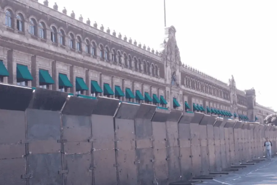 Blindan Palacio Nacional ante próxima marcha de la Generación Z