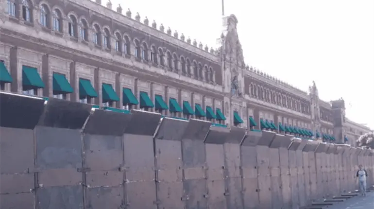 Blindan Palacio Nacional ante próxima marcha de la Generación Z