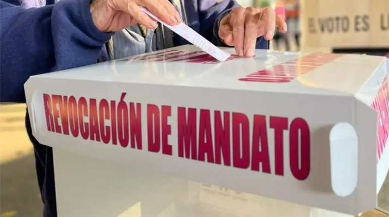 Reforma de revocación de mandato se votaría en febrero: Monreal