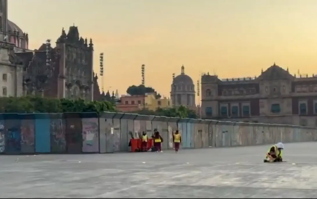 "Justifica" Sheinbaum vallas en Palacio Nacional