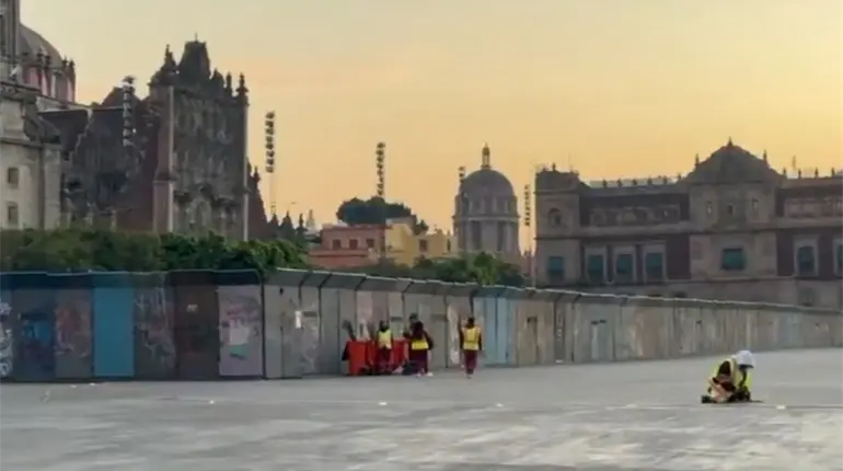 "Justifica" Sheinbaum vallas en Palacio Nacional