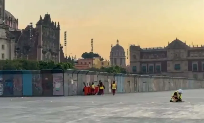 "Justifica" Sheinbaum vallas en Palacio Nacional