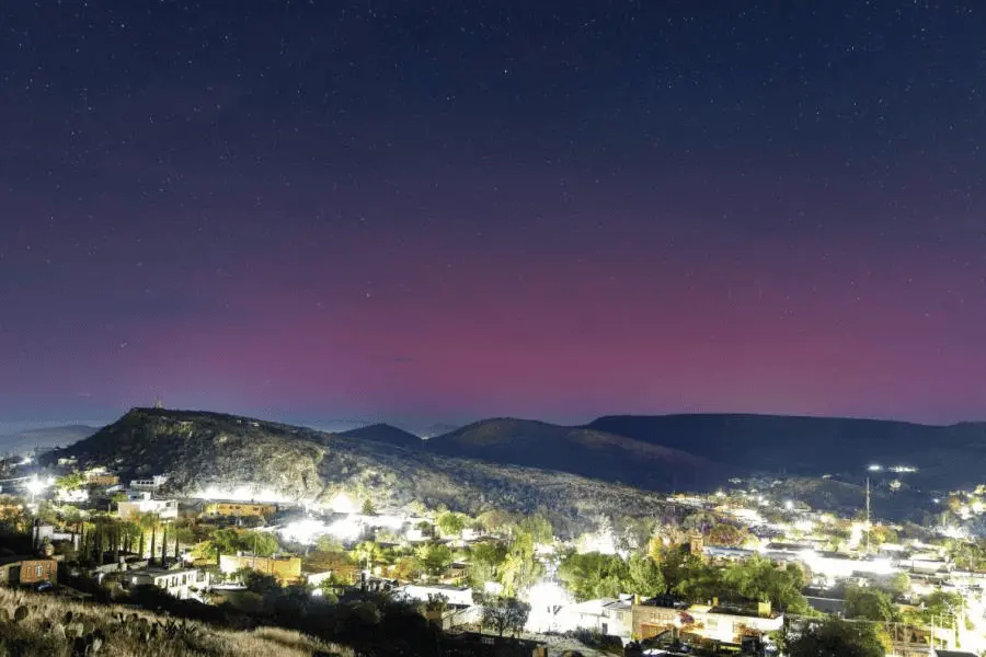 Tormenta solar causa auroras boreales en el norte de México