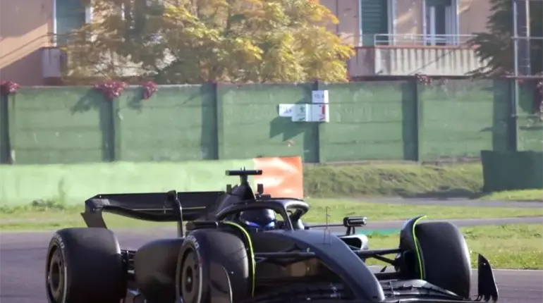 Sergio ´Checo´ Pérez debuta en pista con Cadillac en un Ferrari