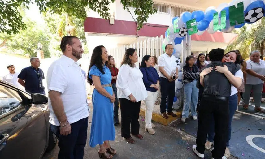 Otorga nueva administración su primera adopción legal