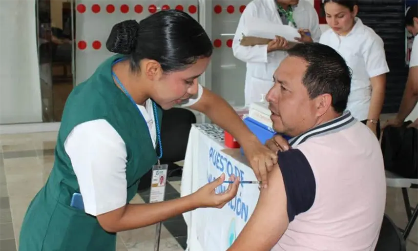 Instalan módulos de vacunación en plazas, parques y en Festival del Chocolate