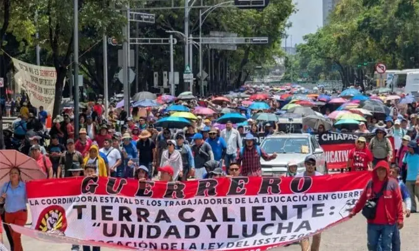 Maestros de la CNTE instalan plantón en San Lázaro