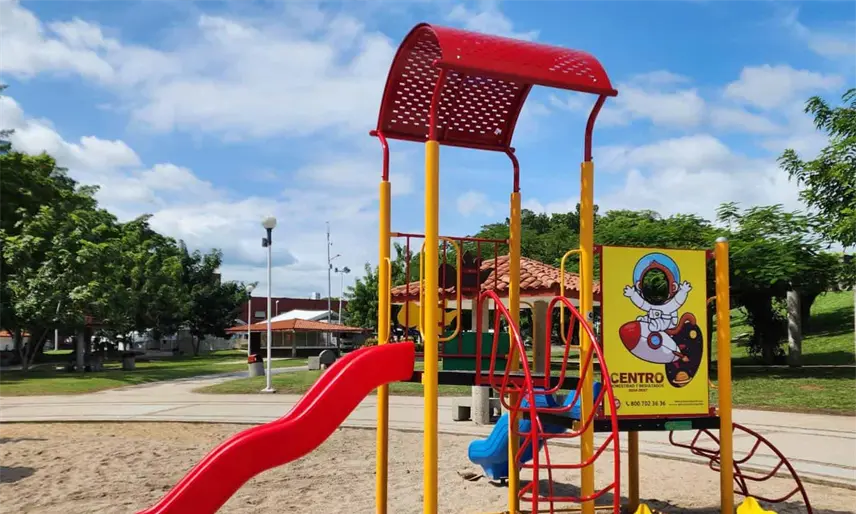 Entrega ayuntamiento de Centro primera etapa de renovación de juegos infantiles y ejercitadores en parques públicos
