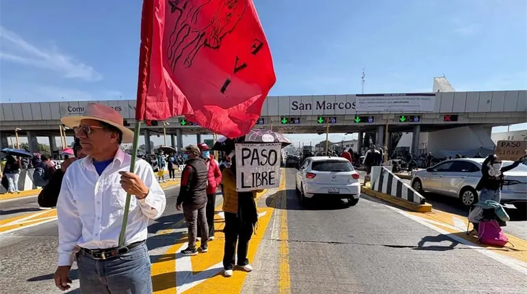 CNTE libera casetas en el país en segundo día de protestas