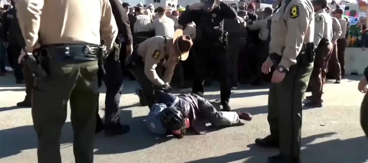 Arrestan a más de 20 manifestantes afuera de instalaciones del ICE en Chicago