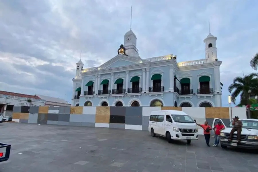 Protegen Palacio de Gobierno por marcha de Generación Z