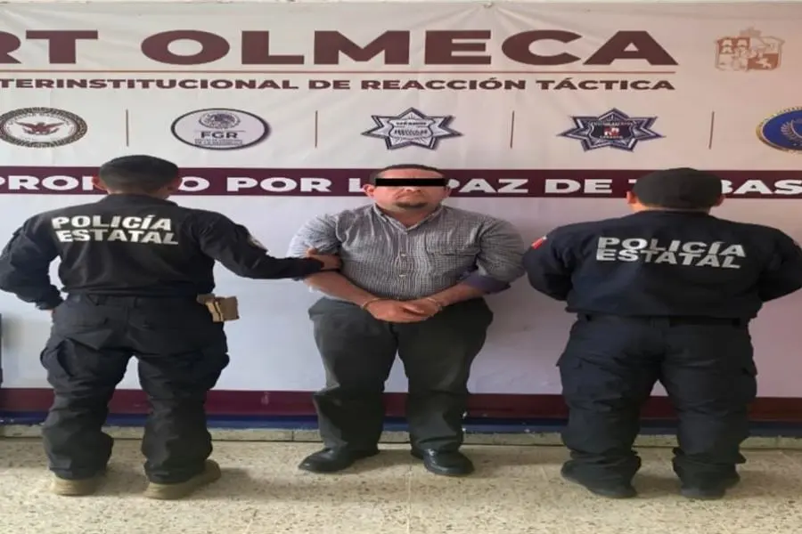 Detienen a sujeto por presunto robo de vehículo en Centro