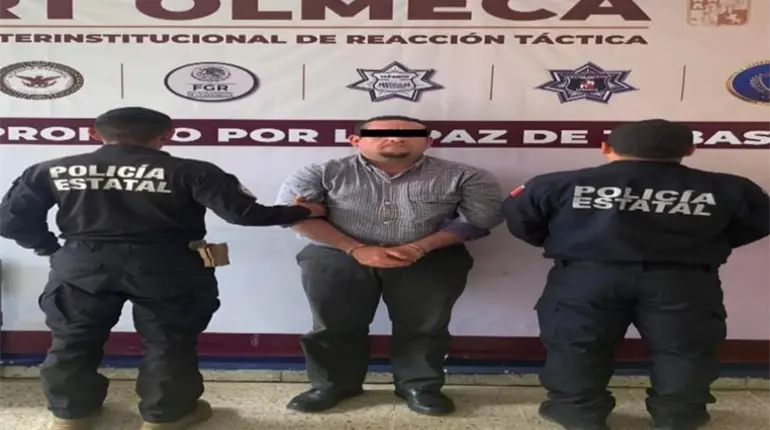 Detienen a sujeto por presunto robo de vehículo en Centro