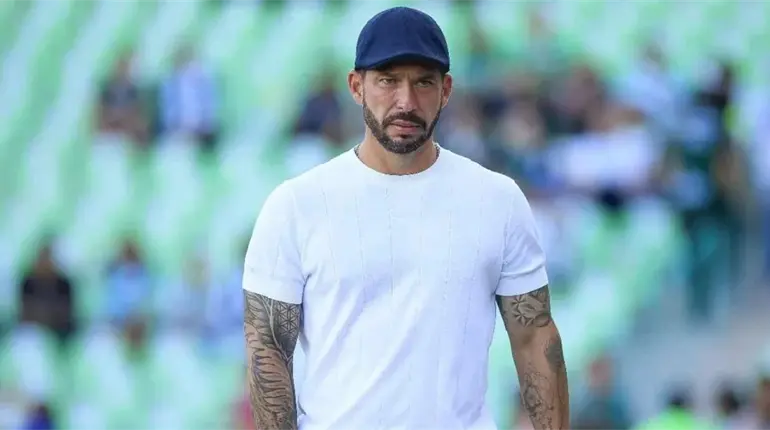 ¡Cae un técnico más! Benjamín Mora deja de ser entrenador de Querétaro