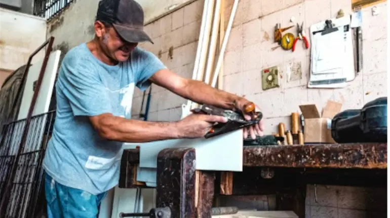 Padre Tiktokero pide a padres de familia enseñarle a trabajar a sus hijos